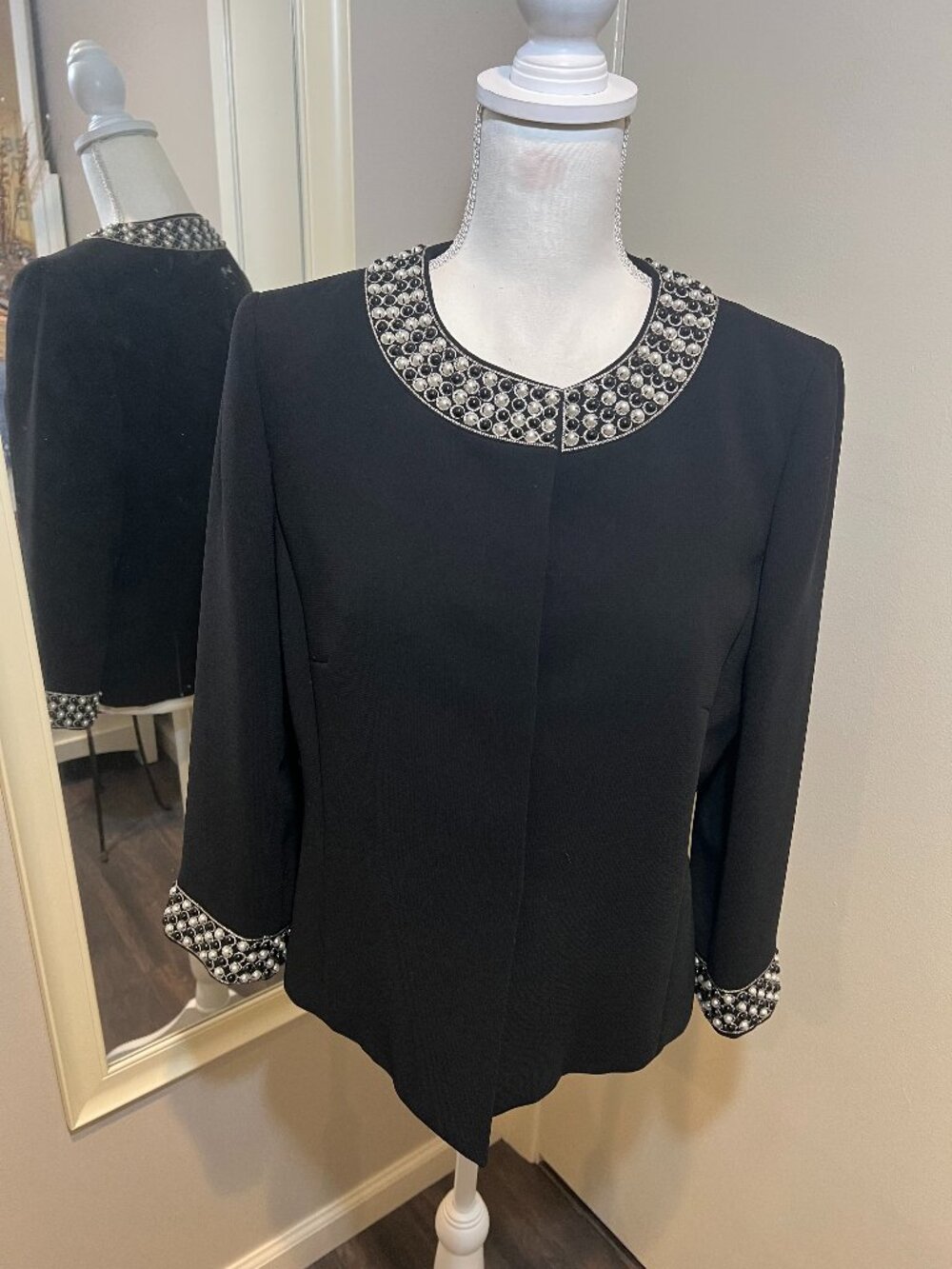 Tahari Arthur S. Levine Black Embellished Beaded Evening Jacket, Size 10